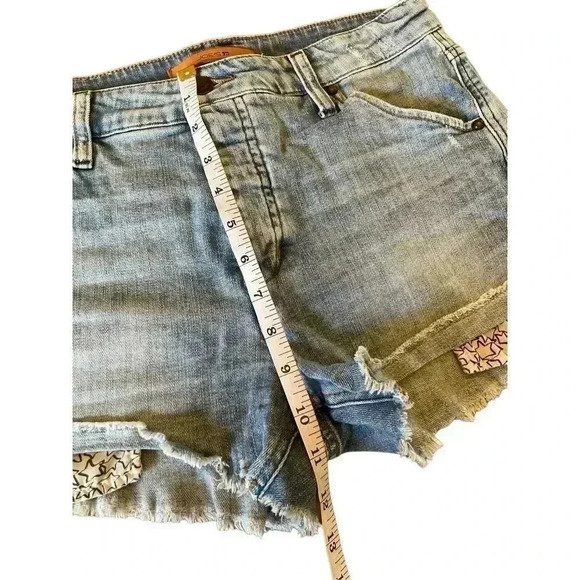 Joe’s Jeans Collectors Edition Star Pocket Cut Off Hi-Rise Jean Shorts Size 27 - Picture 9 of 9